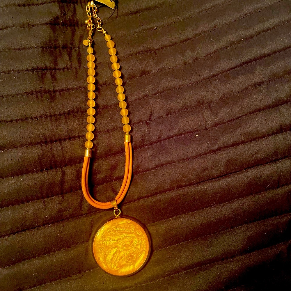 Necklace with beads/leather with round mauve colored pendent